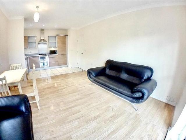 Apartment for rent in London Borough of Ealing, Perivale