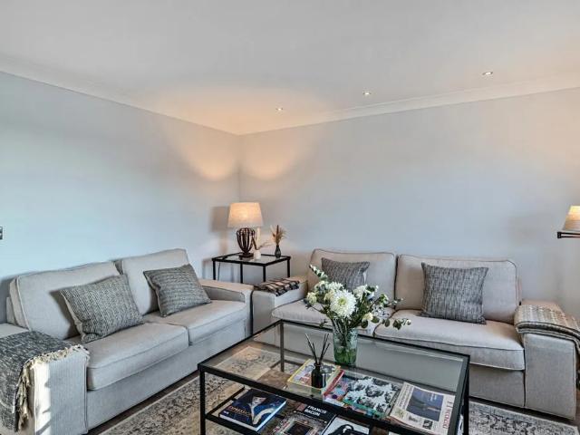 Apartment for rent in The Boltons, Greater London