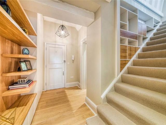 Apartment for rent in Chelsea, Cat Hill