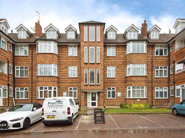 Flat for rent in Brunswick Park, Greater London