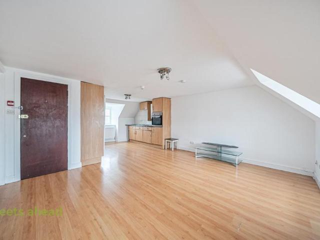 Apartment for rent in London Borough of Croydon, Thornton Heath