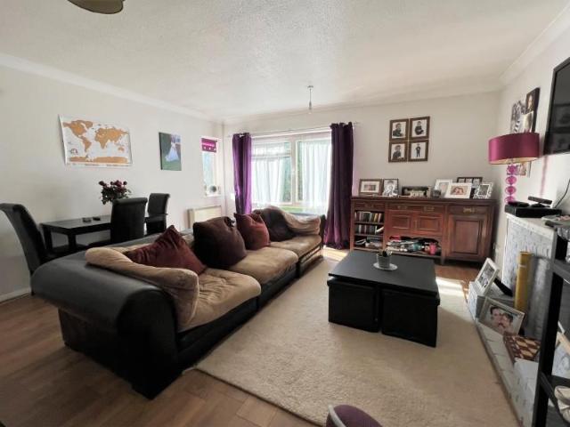 Apartment for rent in Horsell, Woking