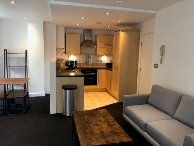 Flat for rent in Calderstones