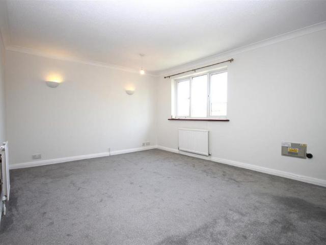 Apartment for rent in Pachesham Park, Surrey