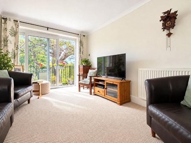 Apartment for rent in Fole, Surrey
