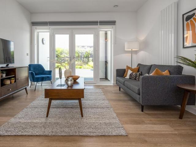 Apartment for rent in Ashley Park, Surrey