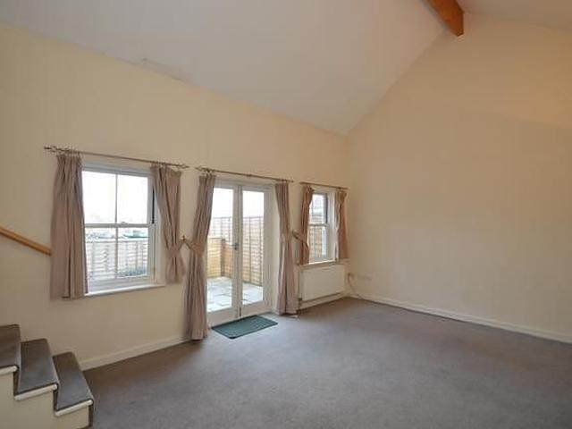 Apartment for rent in Holloway Hill, Fole