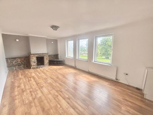 Apartment for rent in Nangreaves, Wales