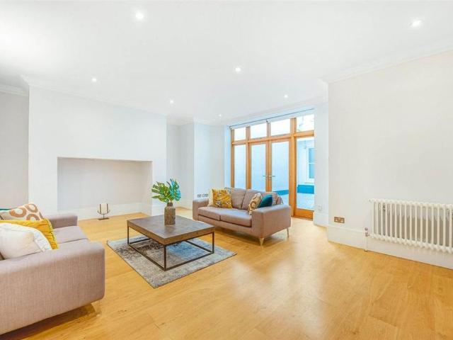 Apartment for rent in East Marylebone, Cat Hill