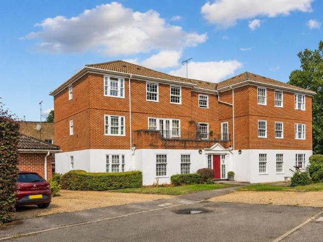Flat for rent in Whiteley Village, Blackhills