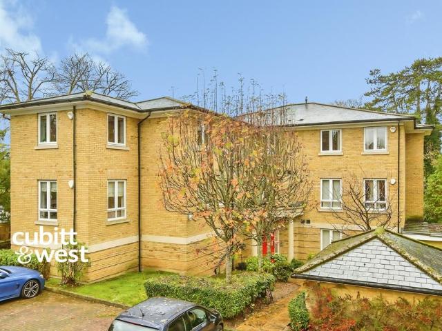 Flat for rent in Caterham Valley, Hillview