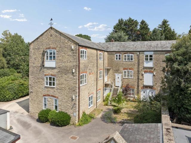 Flat for rent in Black Bourton, Oxfordshire