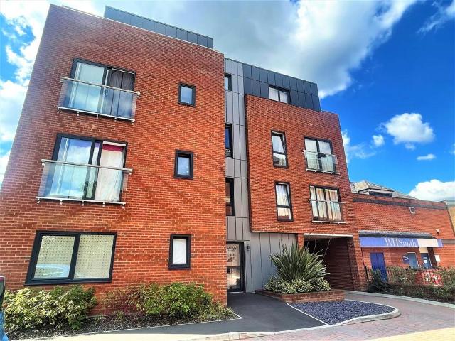 Flat for rent in Heol-las, Surrey