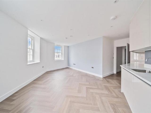 Apartment for rent in Surbiton, Greater London