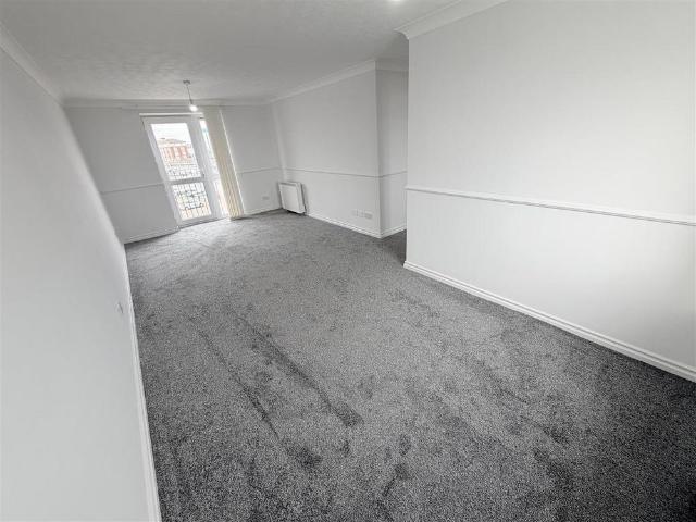 Apartment for rent in Burnedge, Greater Manchester