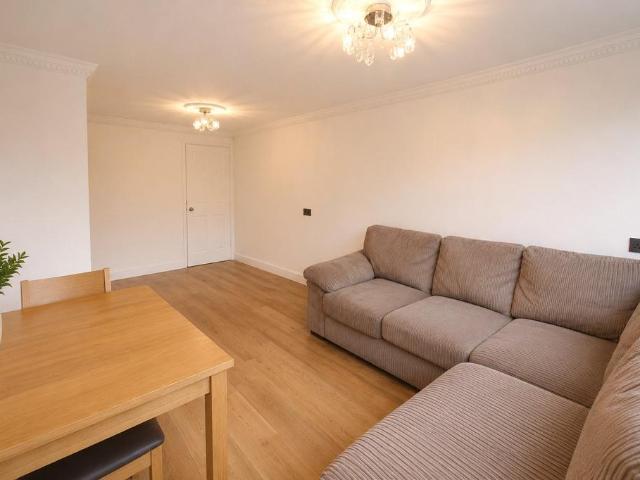Flat for rent in Woodford, Greater London