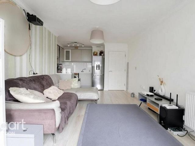 Apartment for rent in London Borough of Croydon, Waddon