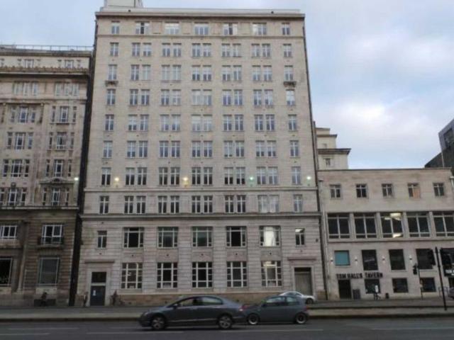 Flat for rent in Calderstones