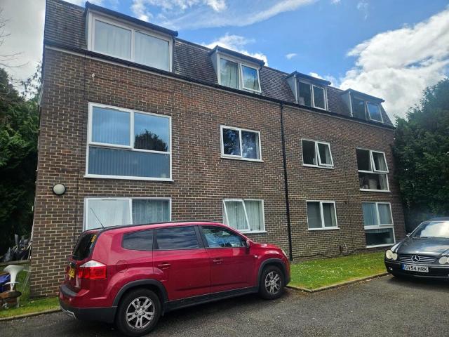 Flat for rent in London Borough of Croydon, Waddon