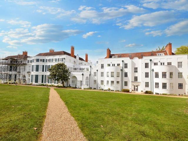 Flat for rent in Burnham, Swallow