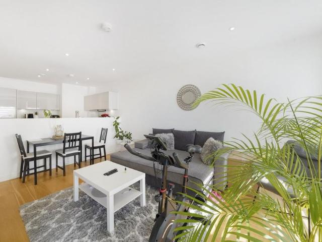 Apartment for rent in London Borough of Ealing, Hanwell