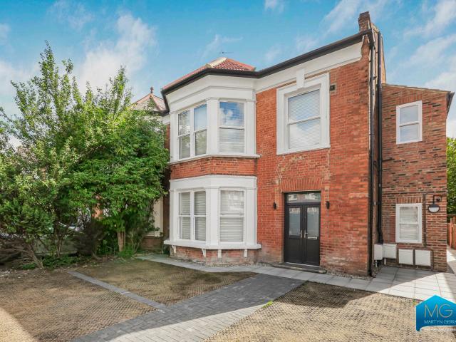 House for rent in Woodside Park, Greater London
