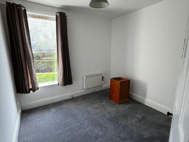 Flat for rent in Lipson, Mount Wise