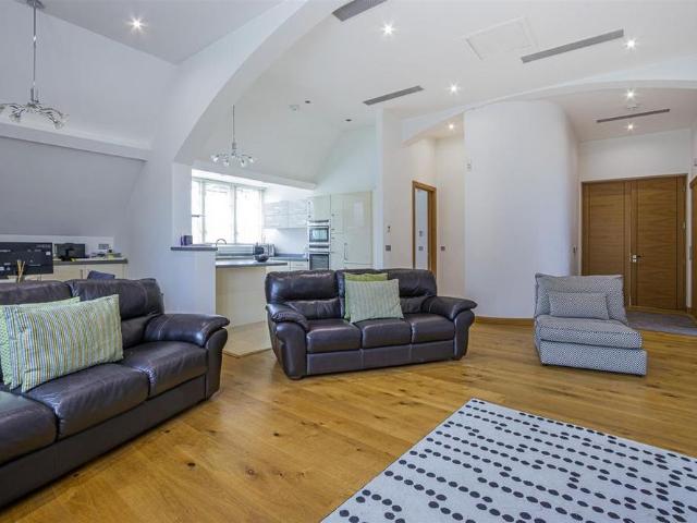 Apartment for rent in Pendoylan, Wales