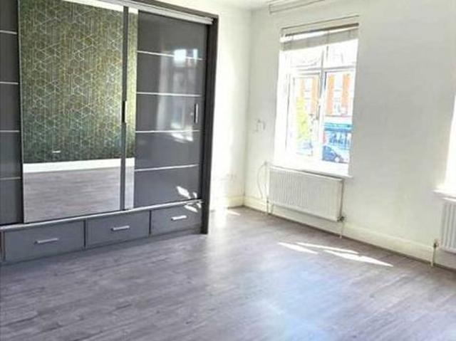 Apartment for rent in South Stanmore, Greater London