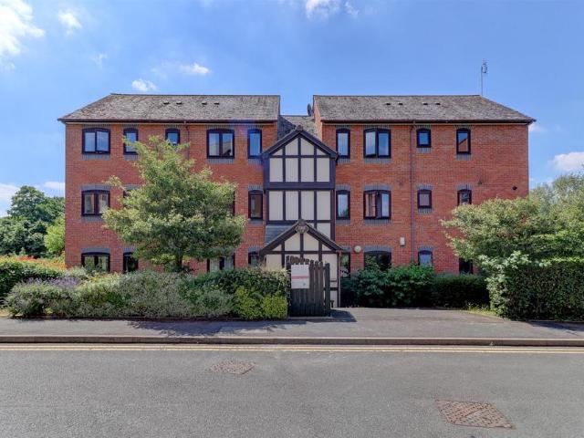 Flat for rent in Myton Park, Green Close