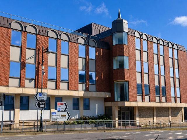Flat for rent in Lakeside, Rodbourne