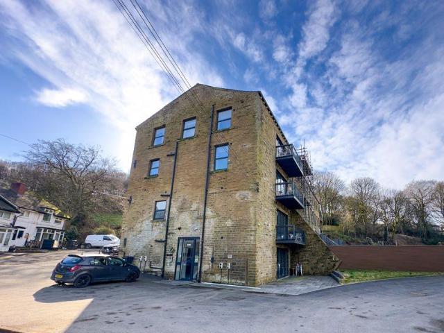 Flat for rent in Stainland, West Yorkshire