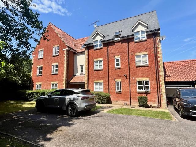 Flat for rent in Noak Bridge, Essex