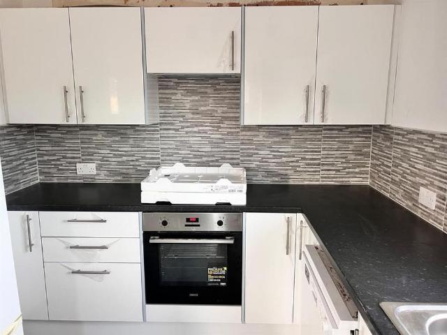 Apartment for rent in Hatching Green, Five Acres