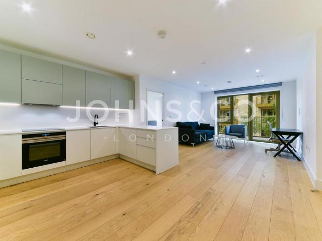 Flat for rent in London Borough of Hounslow, Strand