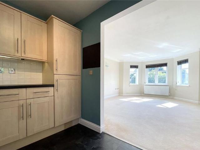 Apartment for rent in Heol-las, Surrey