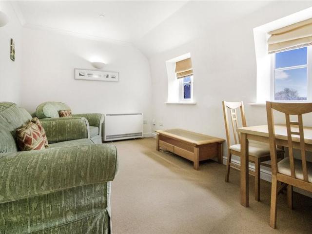 Apartment for rent in Lakeside, Rodbourne