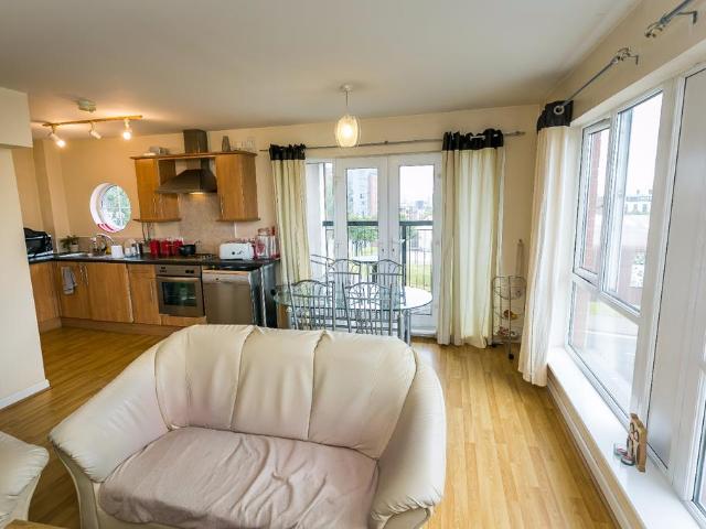 Flat for rent in Kensington, Calderstones