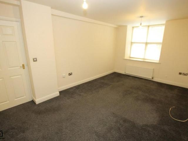Apartment for rent in Longwood, West Yorkshire