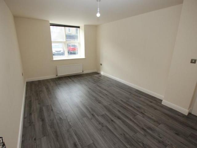 Apartment for rent in Longwood, West Yorkshire