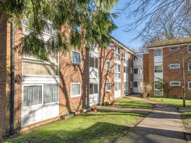 Apartment for rent in Woodhall Farm, Pouchen End