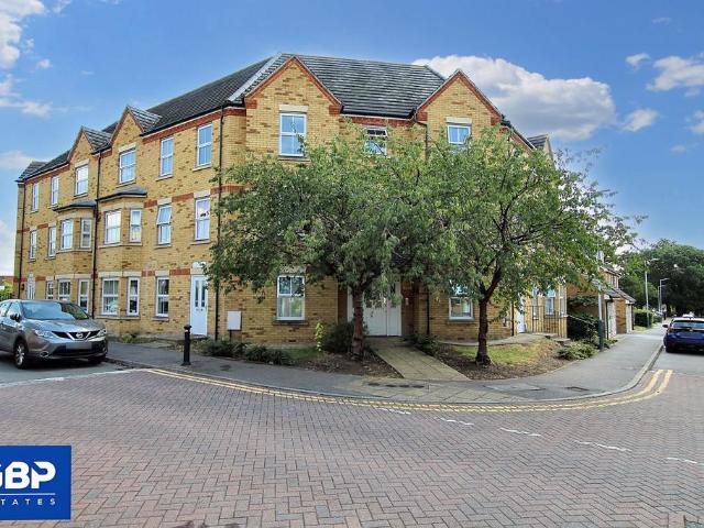 Flat for rent in Collier Row, Greater London