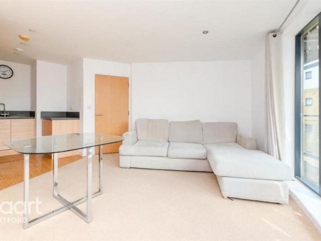 Apartment for rent in Worcester Park Estate, Monks Orchard