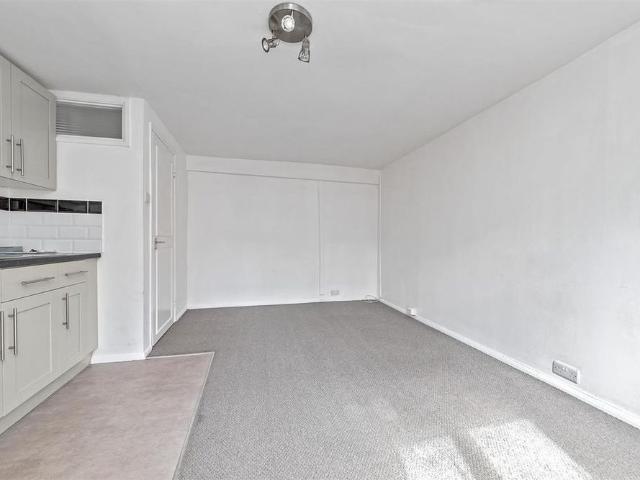 Apartment for rent in St Albans, Five Acres
