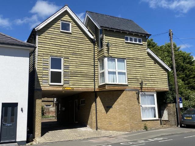 Flat for rent in Oad Street, Kent