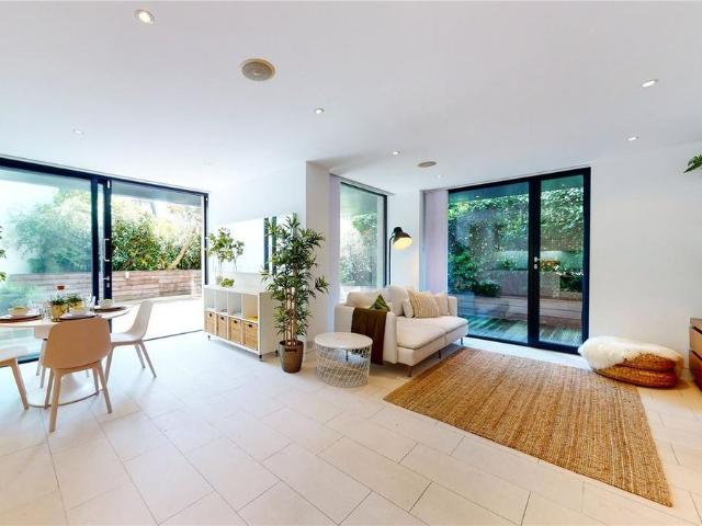 Apartment for rent in Chalk Farm, Greater London