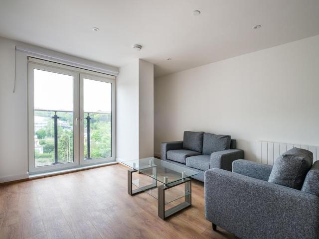 Flat for rent in Hillview, Surrey