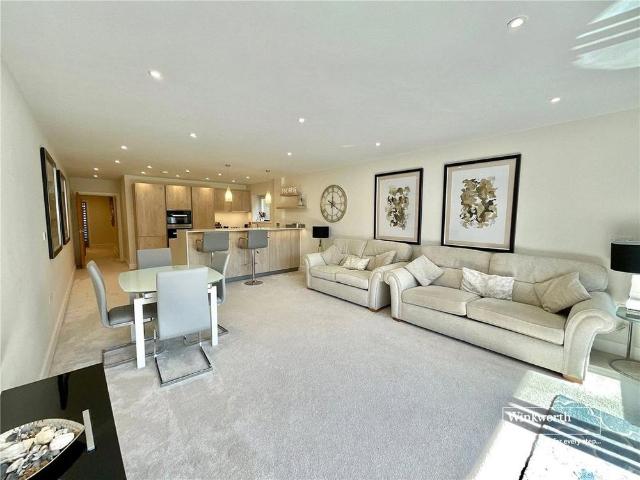 Apartment for rent in Highcliffe