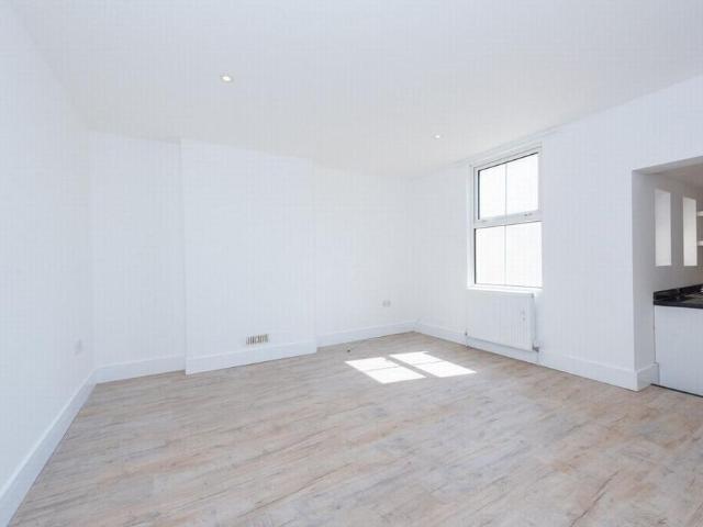 Apartment for rent in Farnborough, Rushmoor