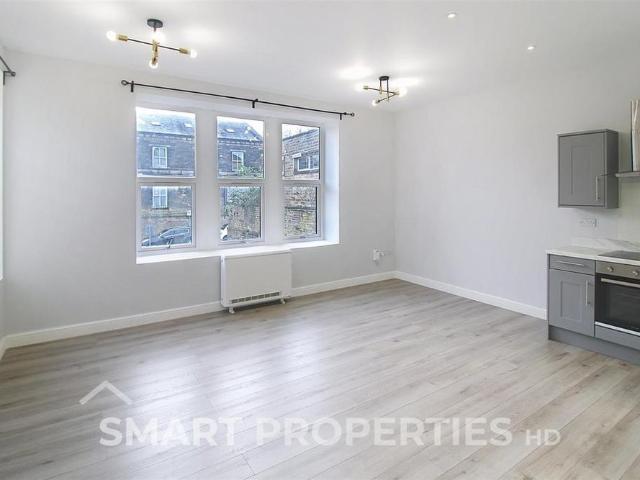 Apartment for rent in Woolshops, Calderdale